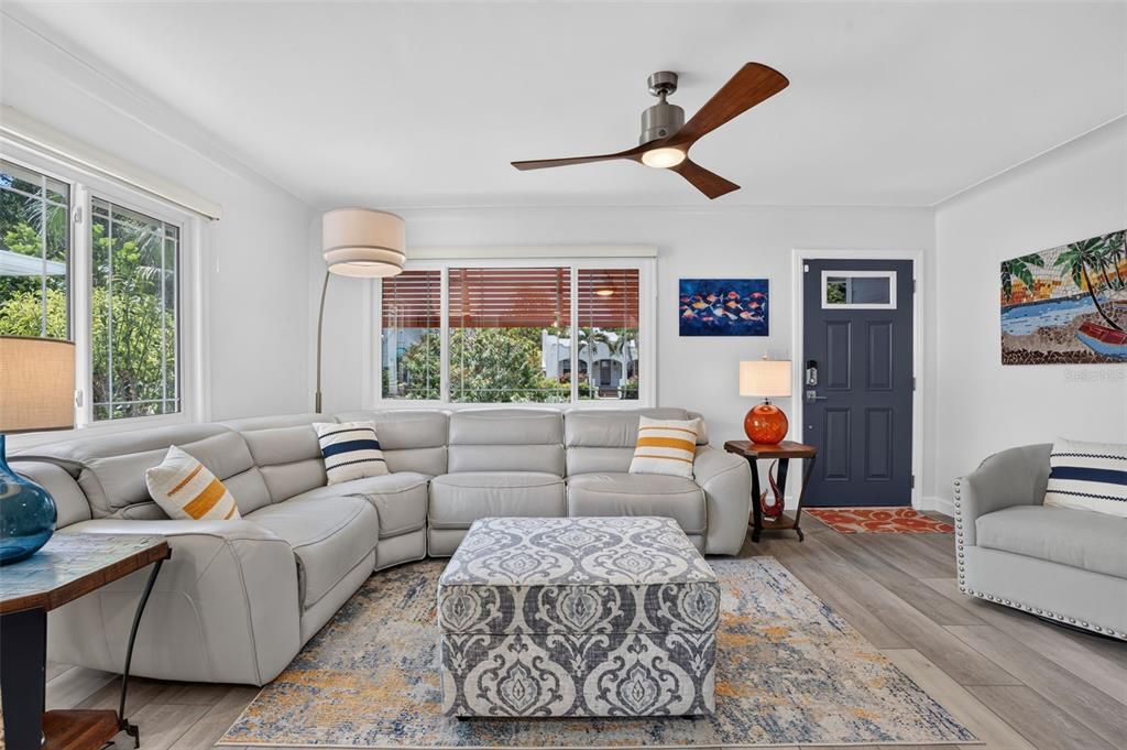 For Sale: $949,000 (2 beds, 2 baths, 2207 Square Feet)