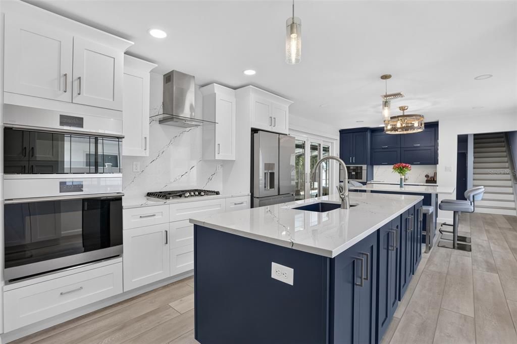 For Sale: $949,000 (2 beds, 2 baths, 2207 Square Feet)