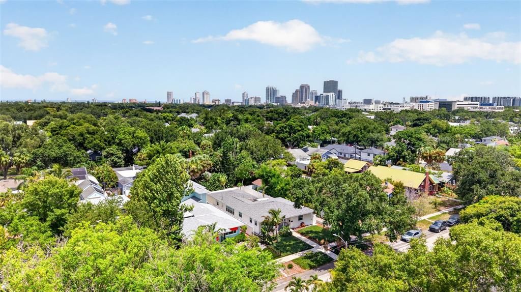 For Sale: $949,000 (2 beds, 2 baths, 2207 Square Feet)