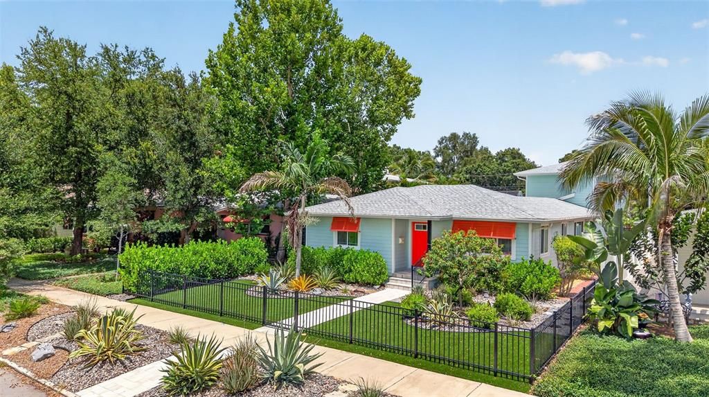 For Sale: $949,000 (2 beds, 2 baths, 2207 Square Feet)