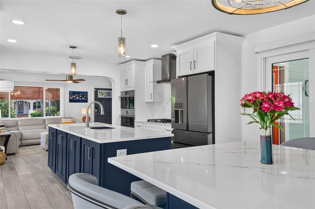 For Sale: $949,000 (2 beds, 2 baths, 2207 Square Feet)