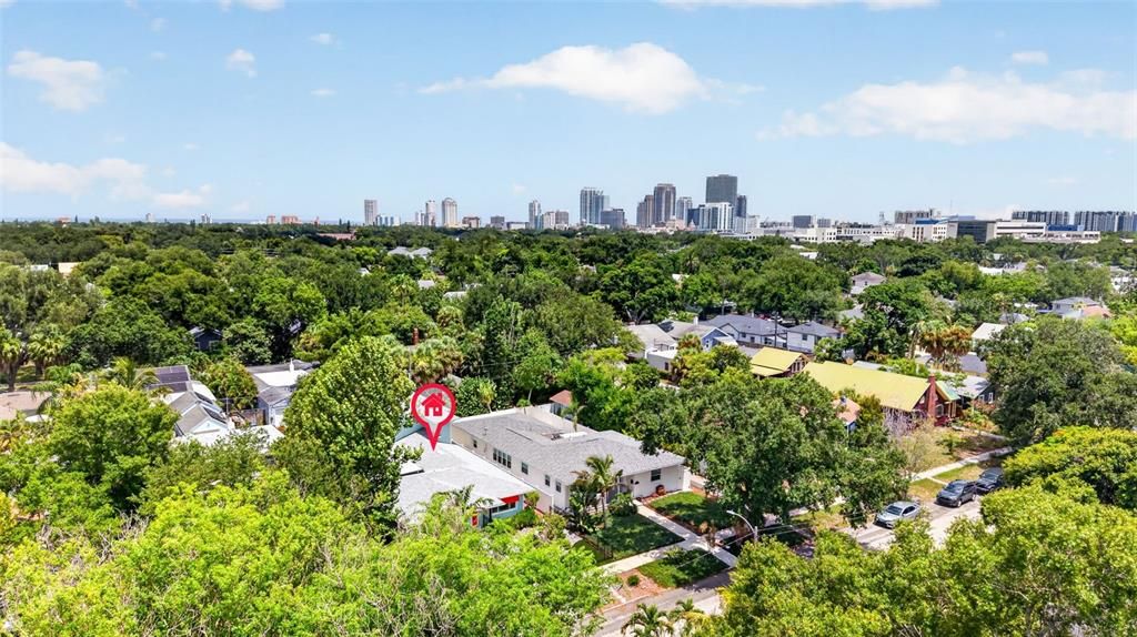 For Sale: $949,000 (2 beds, 2 baths, 2207 Square Feet)
