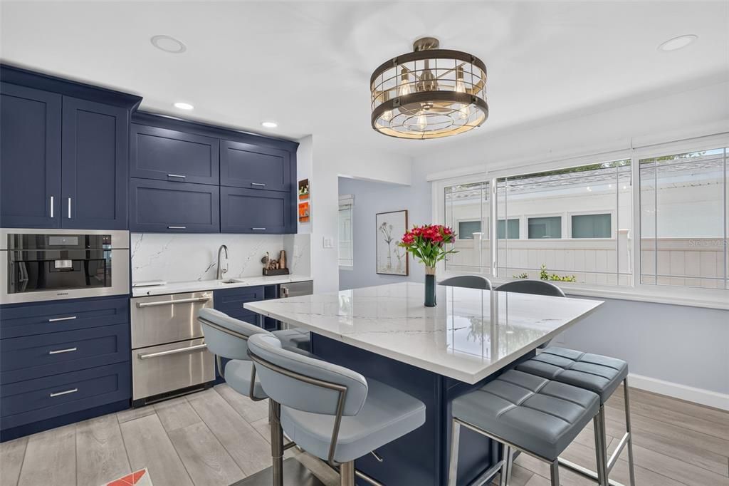 For Sale: $949,000 (2 beds, 2 baths, 2207 Square Feet)