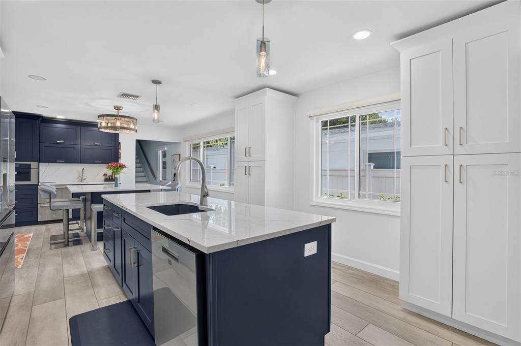 For Sale: $949,000 (2 beds, 2 baths, 2207 Square Feet)