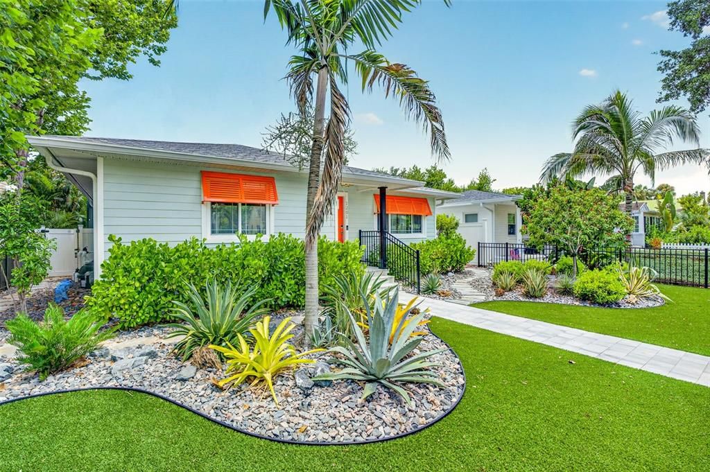 For Sale: $949,000 (2 beds, 2 baths, 2207 Square Feet)