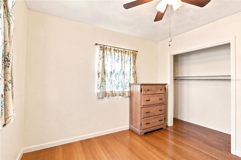 Activo con contrato: $130,000 (2 camas, 1 baños, 940 Pies cuadrados)
