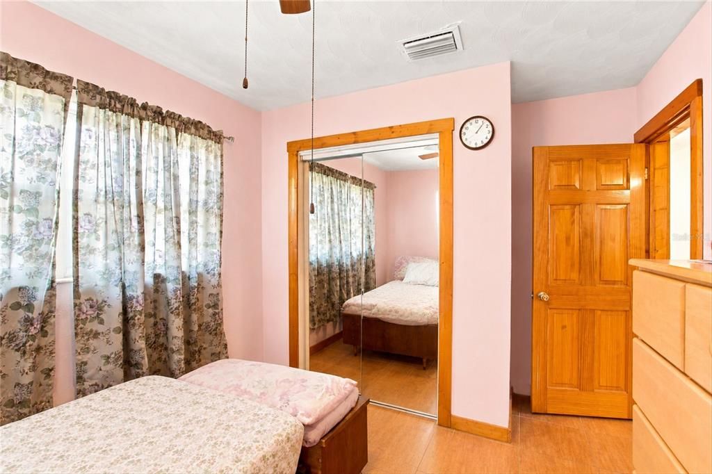 Activo con contrato: $130,000 (2 camas, 1 baños, 940 Pies cuadrados)