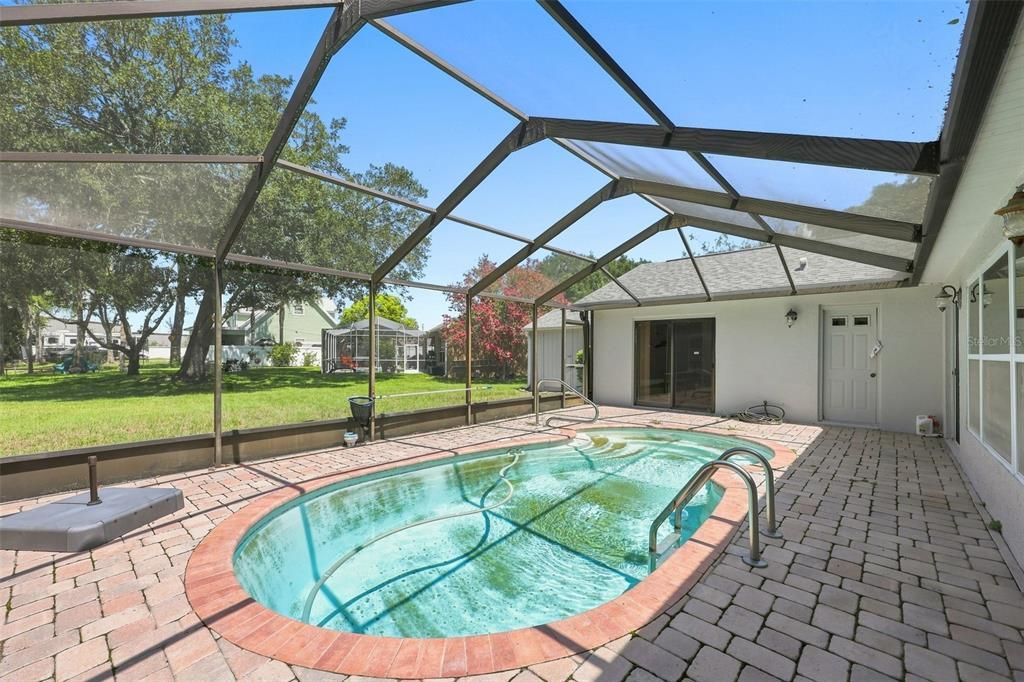 Под контрактом: $489,999 (3 спален, 2 ванн, 1930 Квадратных фут)