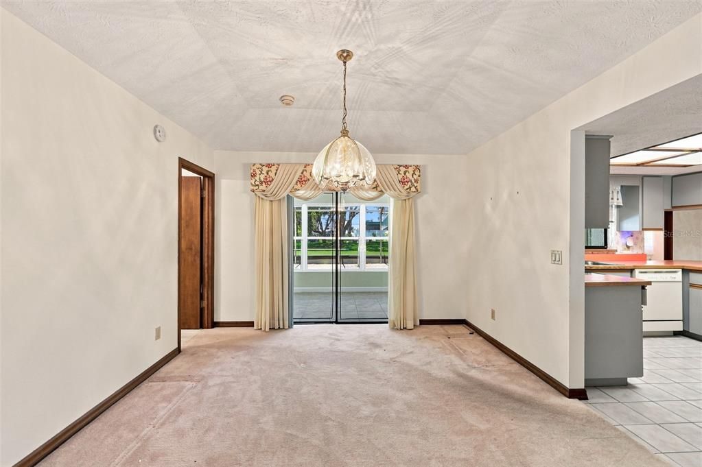 Под контрактом: $489,999 (3 спален, 2 ванн, 1930 Квадратных фут)