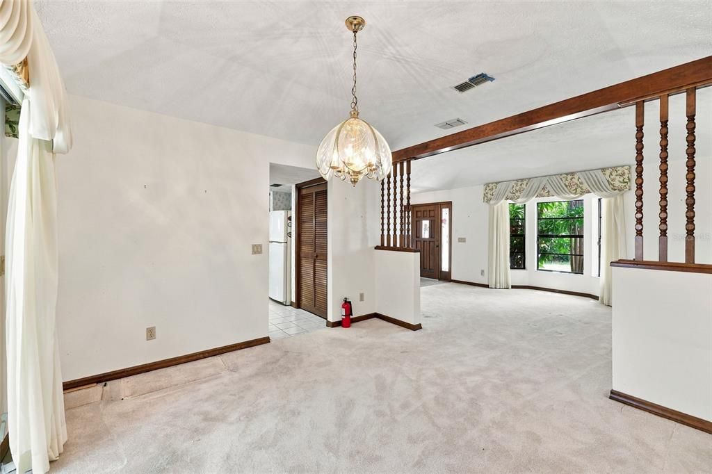 Под контрактом: $489,999 (3 спален, 2 ванн, 1930 Квадратных фут)