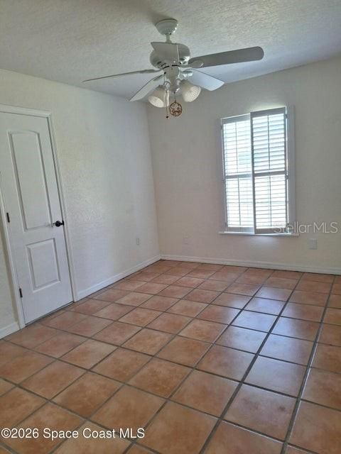 En Venta: $459,000 (4 camas, 3 baños, 1377 Pies cuadrados)