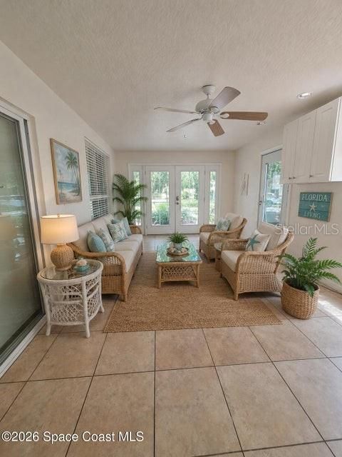En Venta: $459,000 (4 camas, 3 baños, 1377 Pies cuadrados)