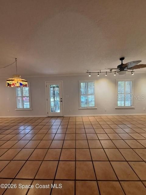 En Venta: $459,000 (4 camas, 3 baños, 1377 Pies cuadrados)