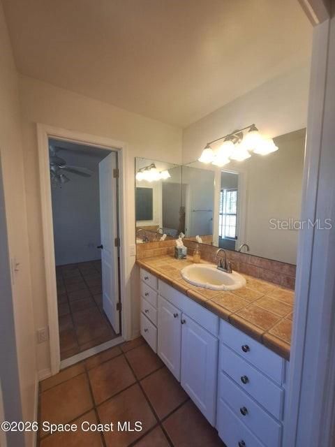 En Venta: $459,000 (4 camas, 3 baños, 1377 Pies cuadrados)