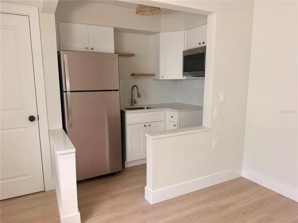 For Rent: $1,500 (1 beds, 1 baths, 425 Square Feet)