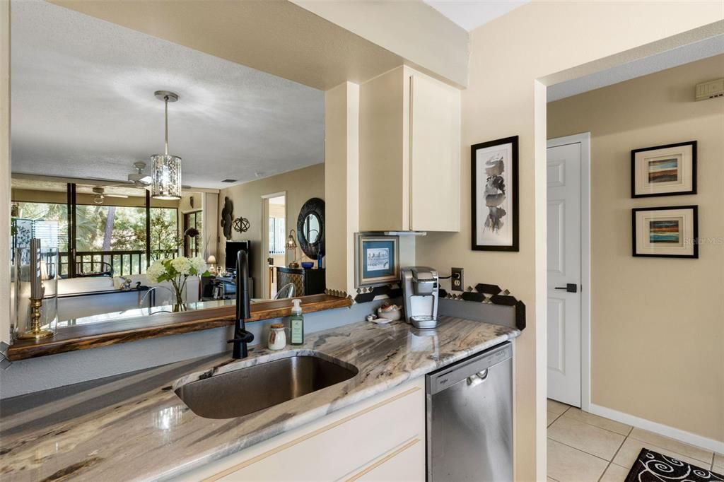 En Venta: $250,000 (2 camas, 2 baños, 1065 Pies cuadrados)