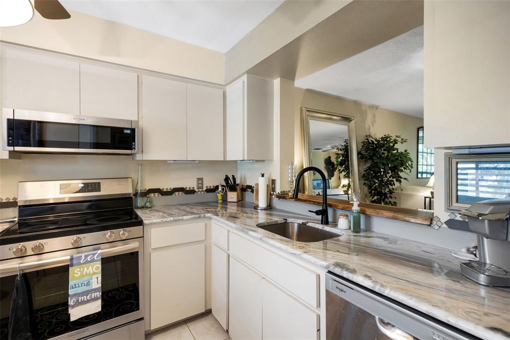 En Venta: $250,000 (2 camas, 2 baños, 1065 Pies cuadrados)