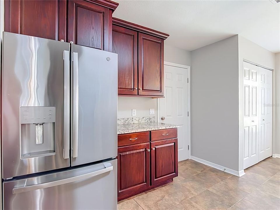 На продажу: $399,000 (4 спален, 2 ванн, 1611 Квадратных фут)