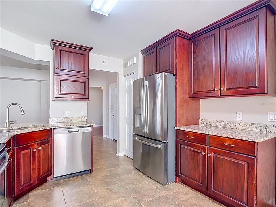 На продажу: $399,000 (4 спален, 2 ванн, 1611 Квадратных фут)
