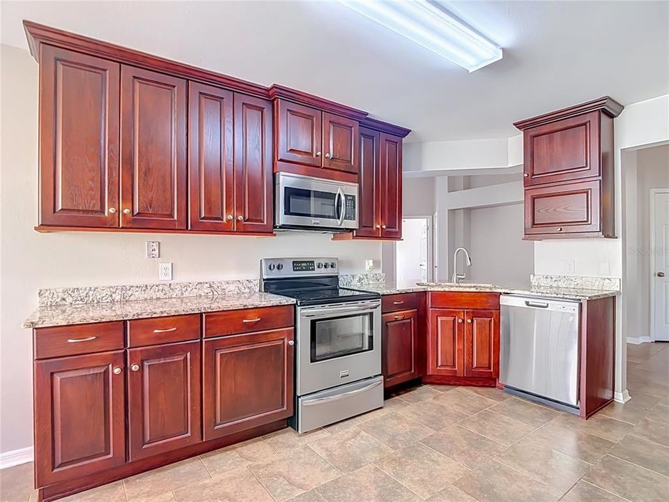 На продажу: $399,000 (4 спален, 2 ванн, 1611 Квадратных фут)