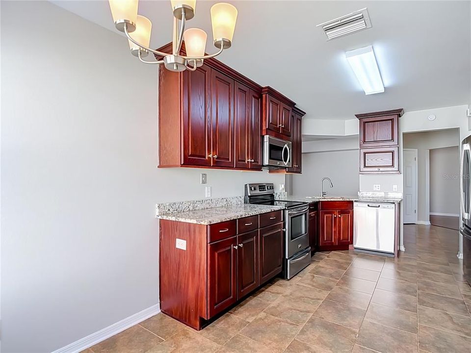 На продажу: $399,000 (4 спален, 2 ванн, 1611 Квадратных фут)