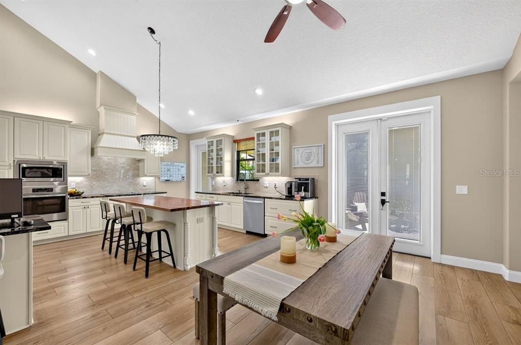 En Venta: $724,500 (3 camas, 2 baños, 2438 Pies cuadrados)