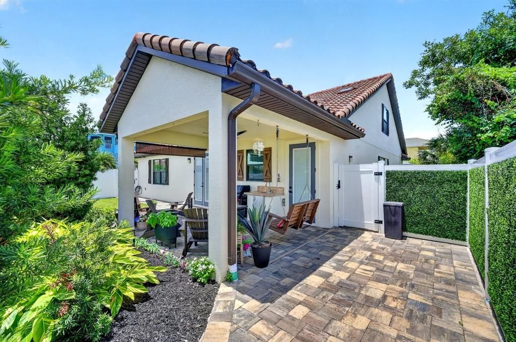 En Venta: $724,500 (3 camas, 2 baños, 2438 Pies cuadrados)
