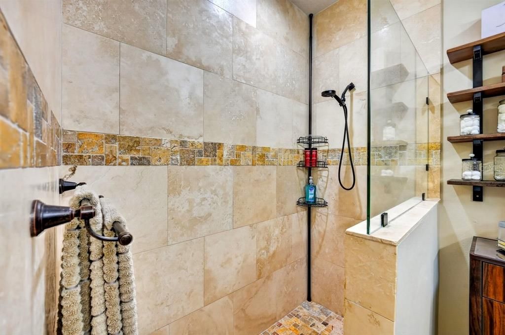En Venta: $724,500 (3 camas, 2 baños, 2438 Pies cuadrados)