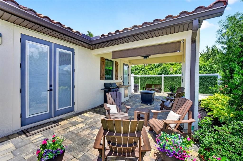 En Venta: $724,500 (3 camas, 2 baños, 2438 Pies cuadrados)