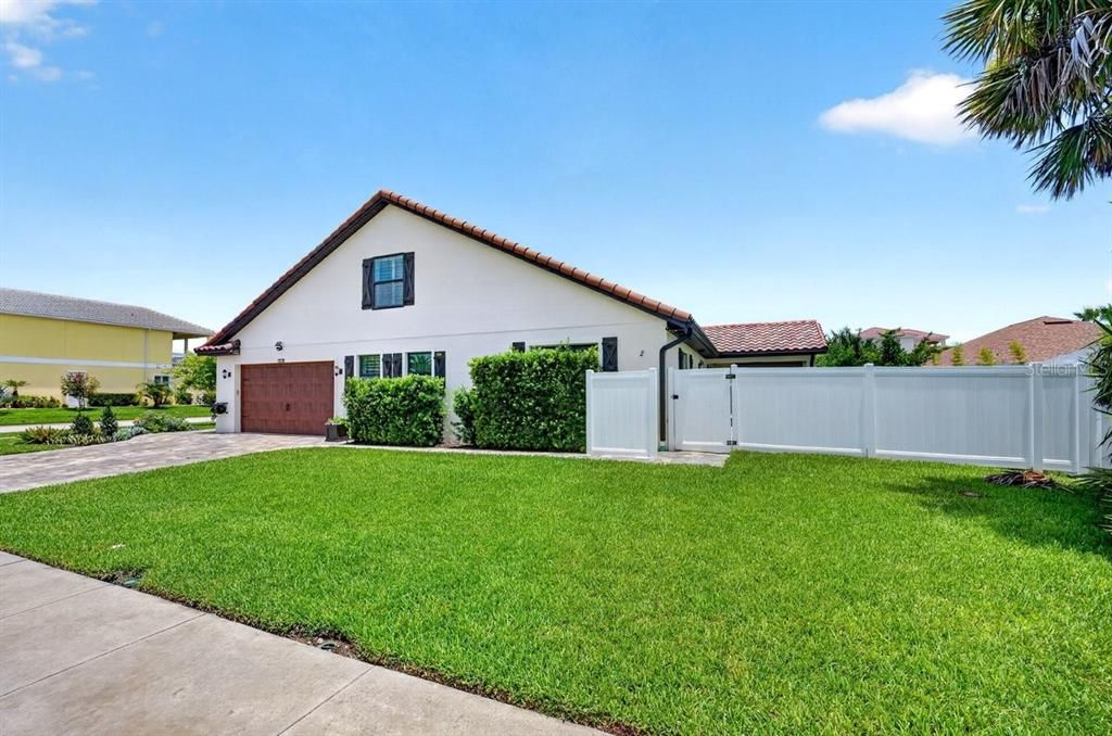 En Venta: $724,500 (3 camas, 2 baños, 2438 Pies cuadrados)