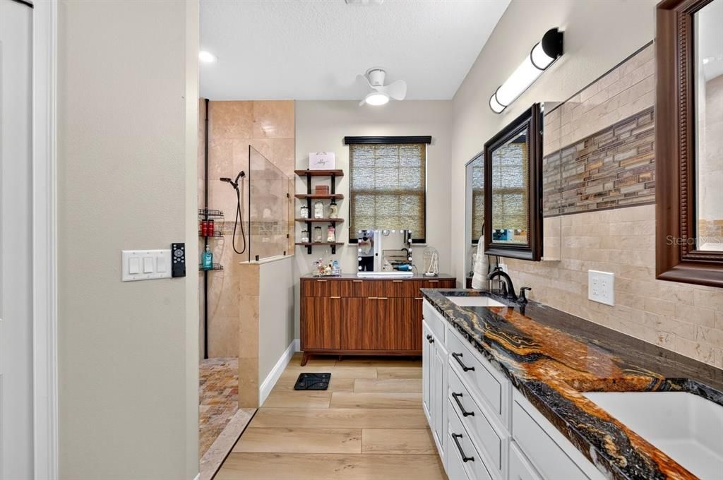 En Venta: $724,500 (3 camas, 2 baños, 2438 Pies cuadrados)