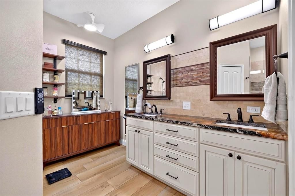 En Venta: $724,500 (3 camas, 2 baños, 2438 Pies cuadrados)