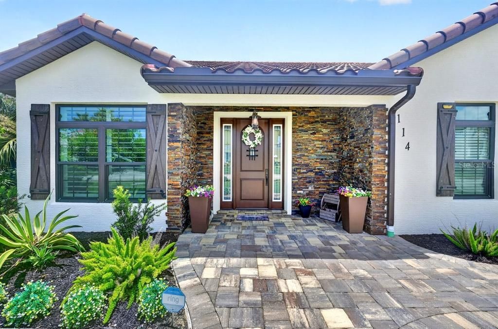 En Venta: $724,500 (3 camas, 2 baños, 2438 Pies cuadrados)