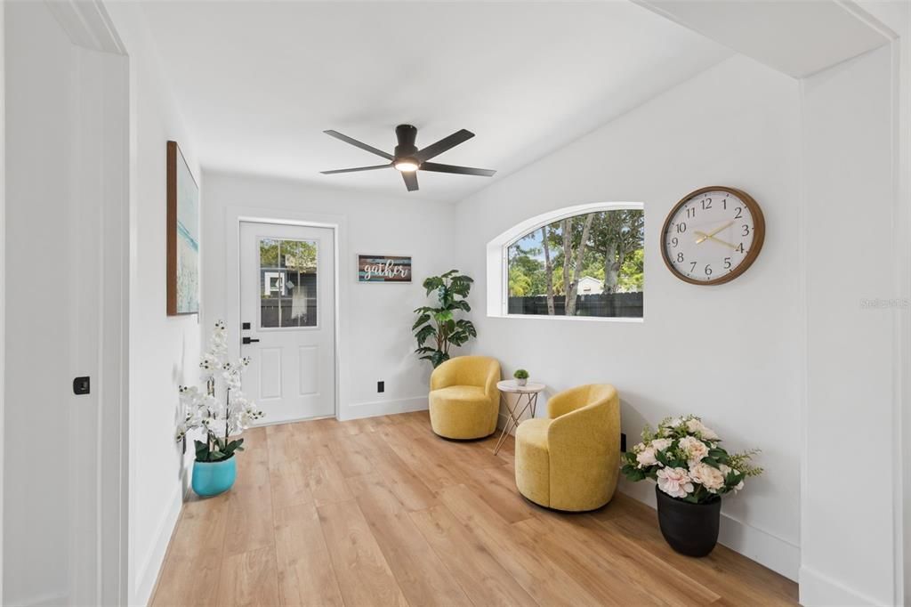En Venta: $599,900 (3 camas, 2 baños, 1701 Pies cuadrados)