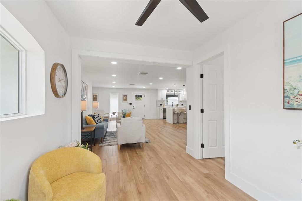 En Venta: $599,900 (3 camas, 2 baños, 1701 Pies cuadrados)