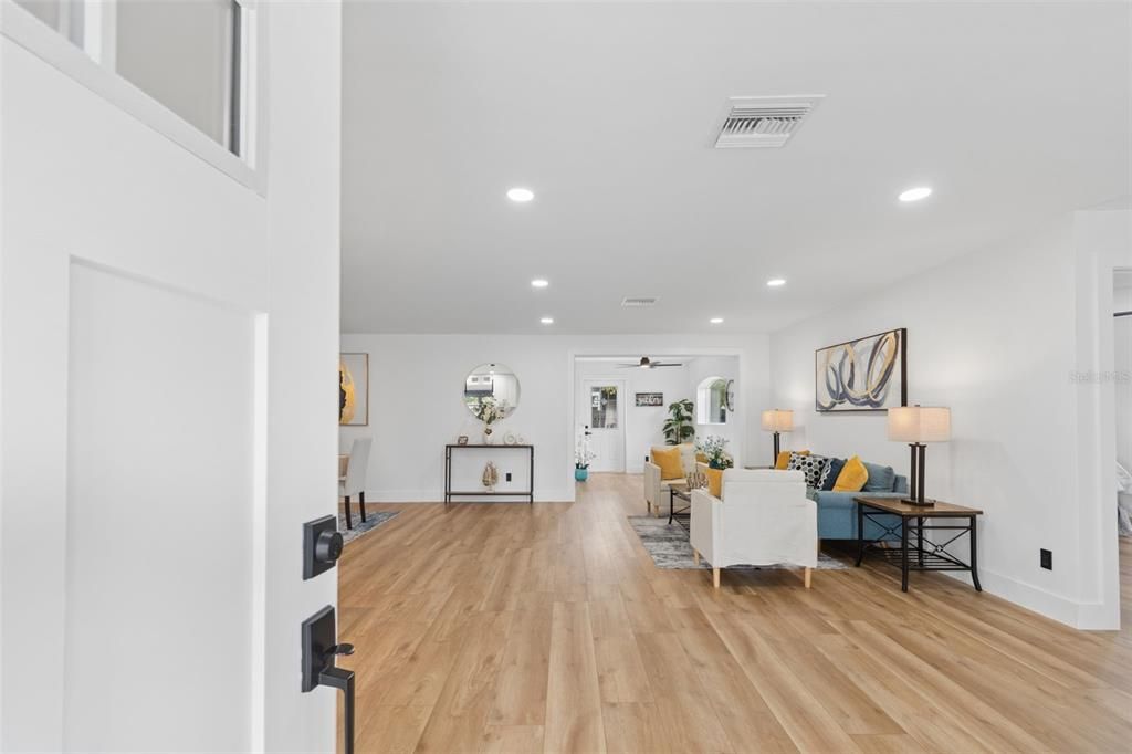 En Venta: $599,900 (3 camas, 2 baños, 1701 Pies cuadrados)