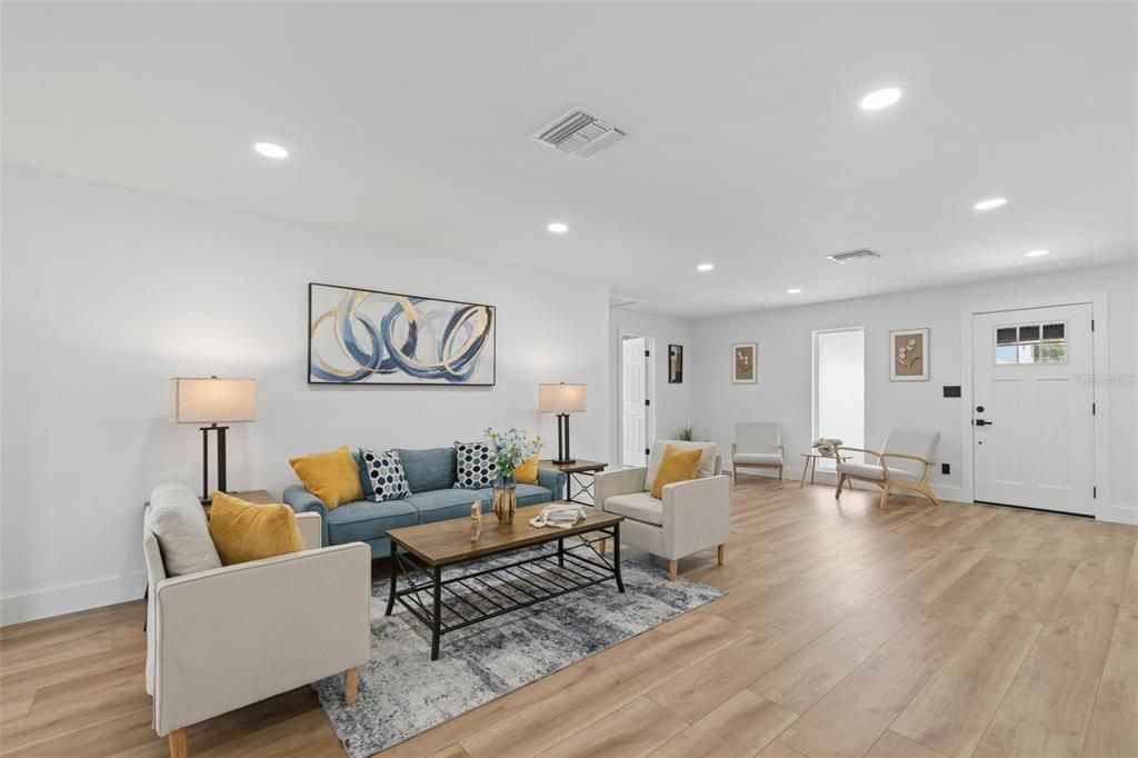 En Venta: $599,900 (3 camas, 2 baños, 1701 Pies cuadrados)
