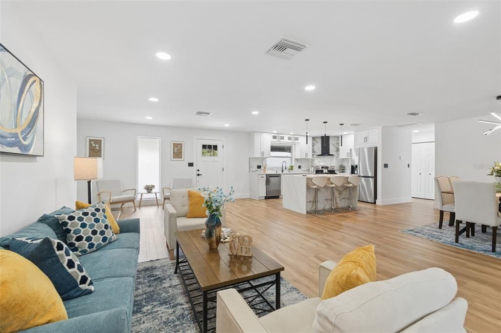En Venta: $599,900 (3 camas, 2 baños, 1701 Pies cuadrados)