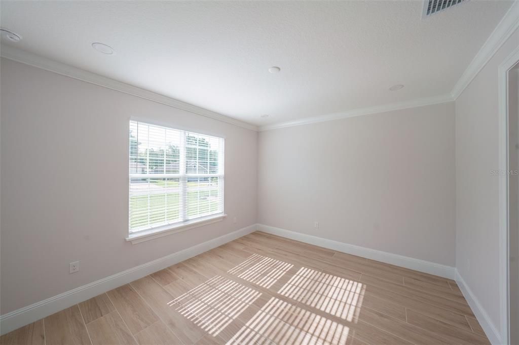 For Sale: $425,000 (4 beds, 3 baths, 2480 Square Feet)