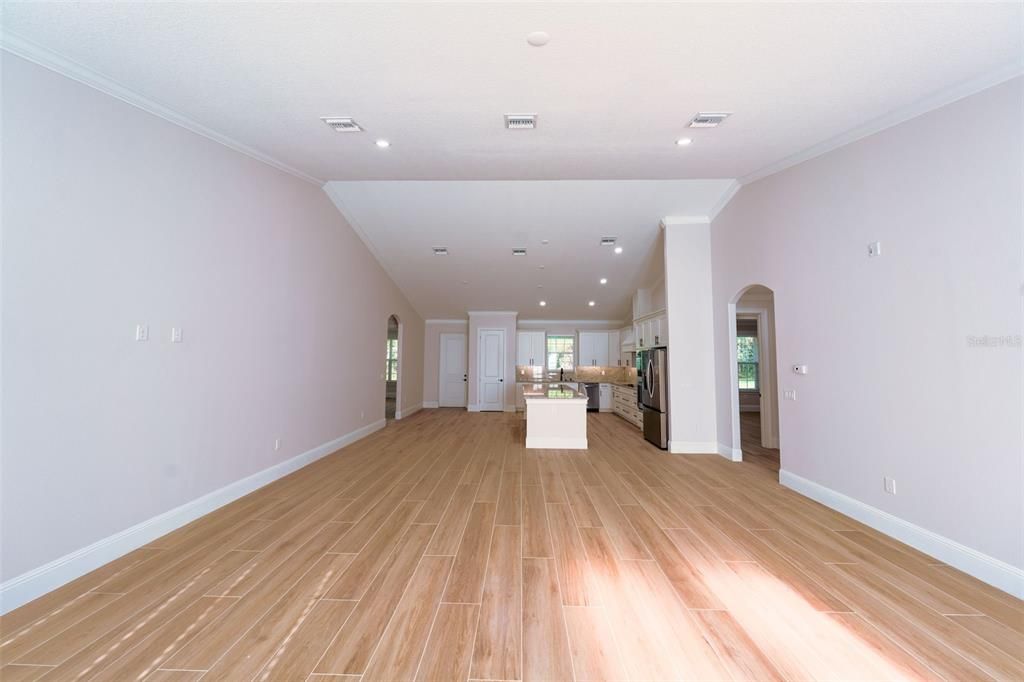 For Sale: $425,000 (4 beds, 3 baths, 2480 Square Feet)