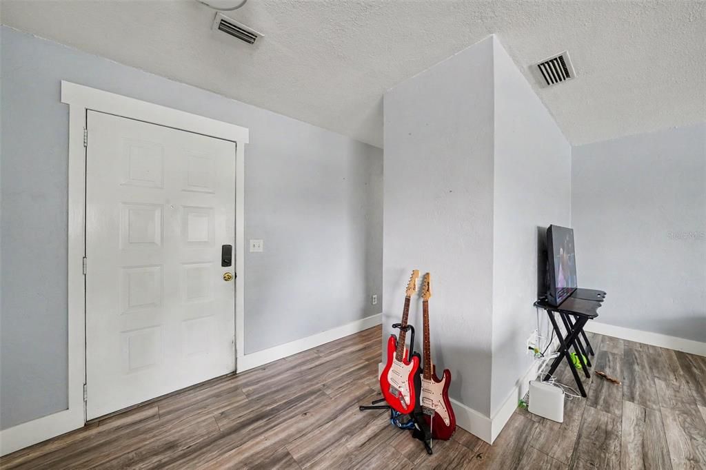 En Venta: $290,000 (3 camas, 2 baños, 1614 Pies cuadrados)
