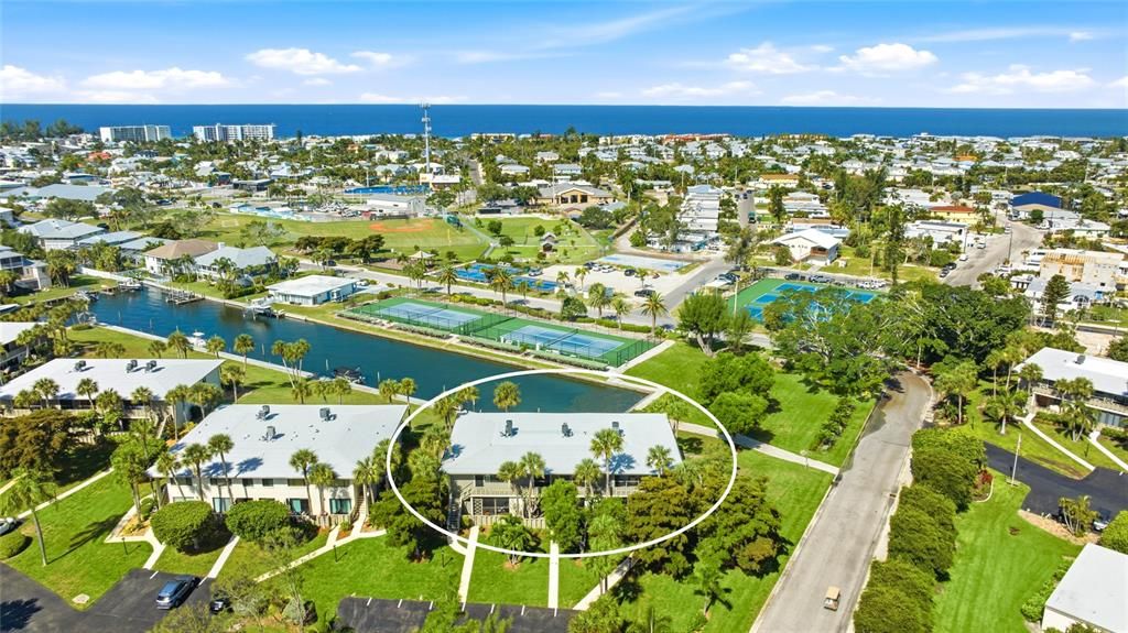 На продажу: $699,000 (2 спален, 2 ванн, 1185 Квадратных фут)