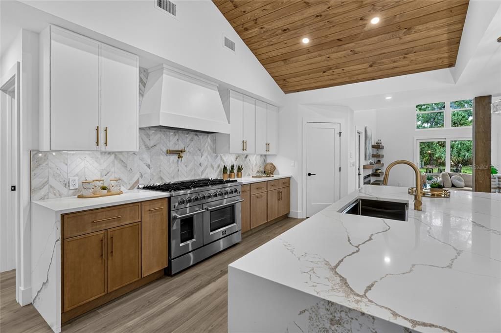 En Venta: $2,695,000 (5 camas, 4 baños, 3634 Pies cuadrados)