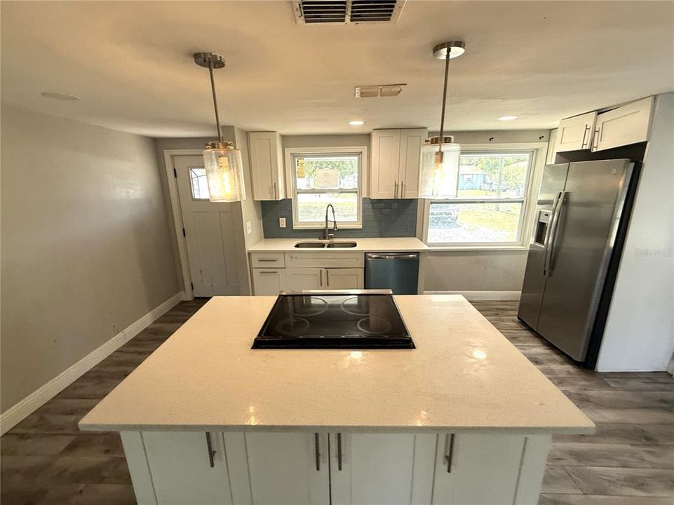 For Sale: $199,000 (3 beds, 2 baths, 1069 Square Feet)