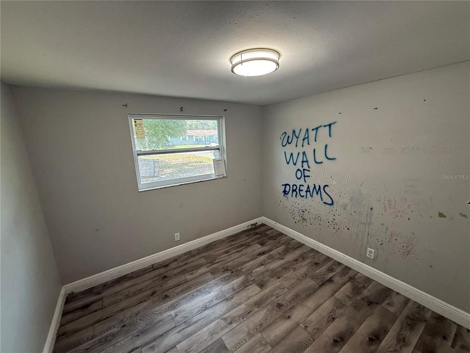 For Sale: $199,000 (3 beds, 2 baths, 1069 Square Feet)
