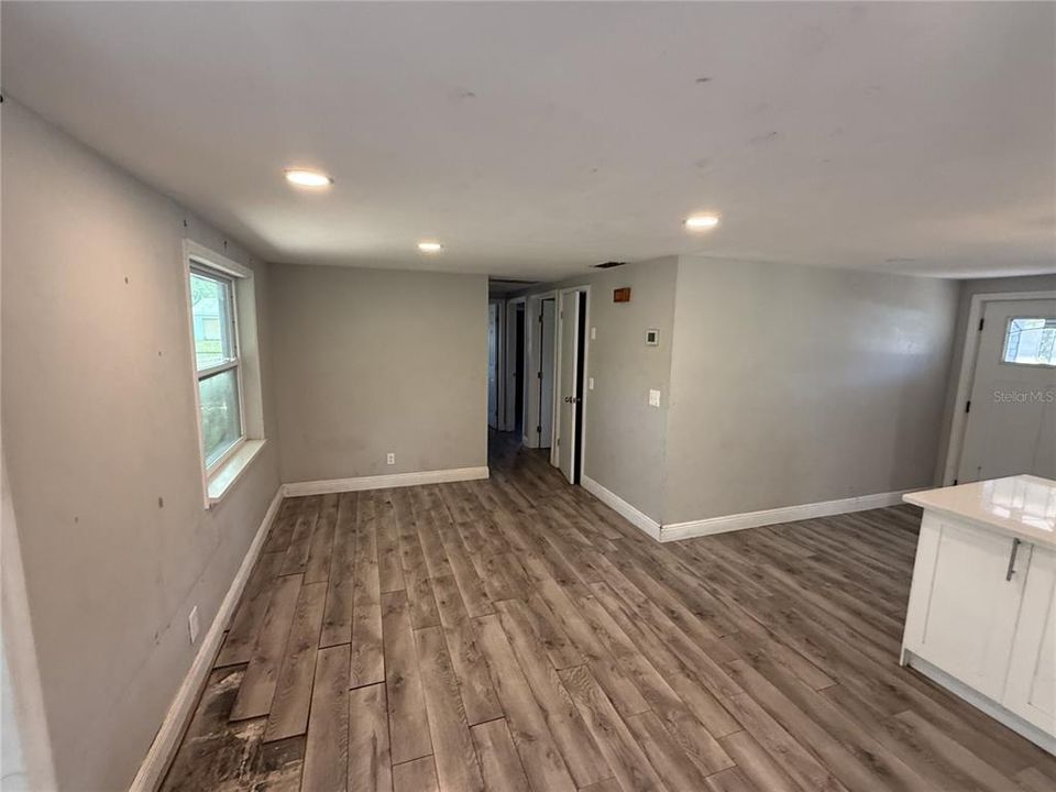For Sale: $199,000 (3 beds, 2 baths, 1069 Square Feet)
