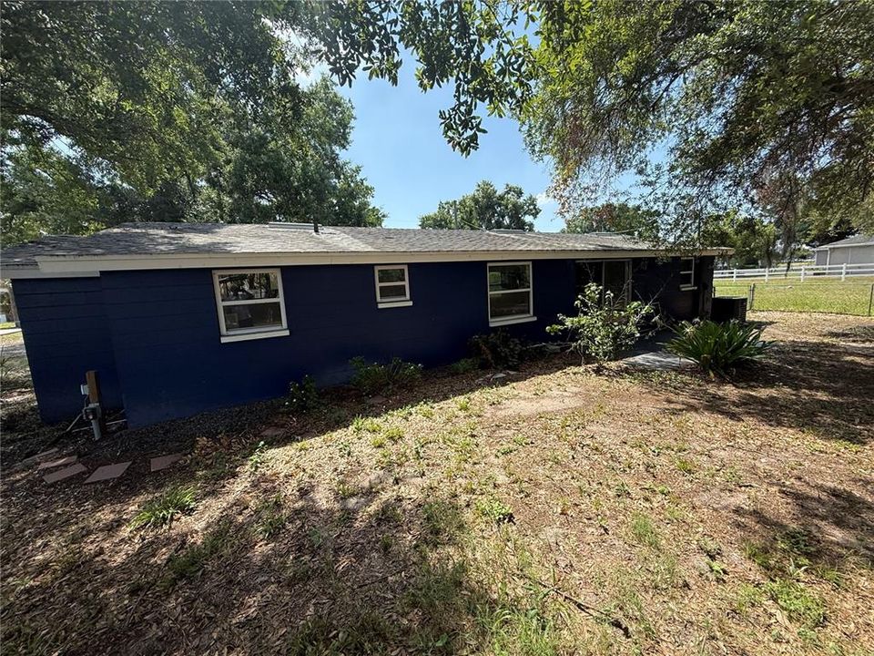 For Sale: $199,000 (3 beds, 2 baths, 1069 Square Feet)