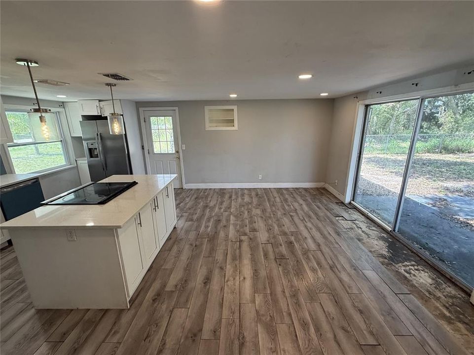 For Sale: $199,000 (3 beds, 2 baths, 1069 Square Feet)