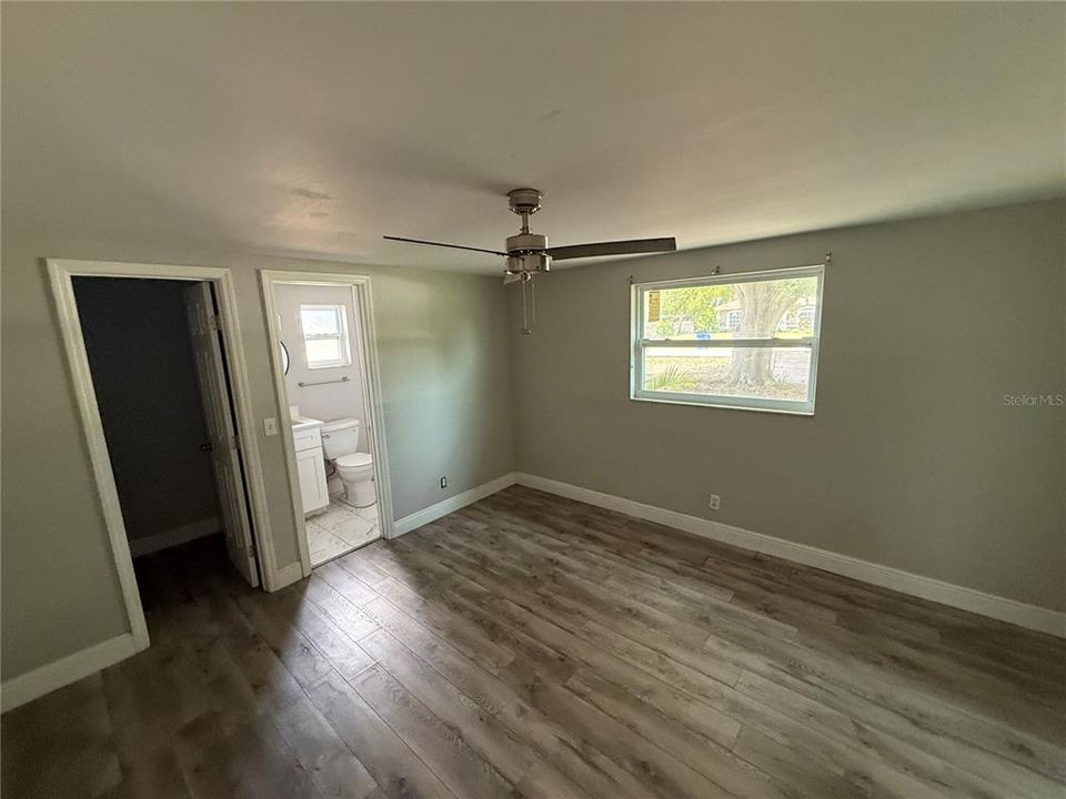 For Sale: $199,000 (3 beds, 2 baths, 1069 Square Feet)