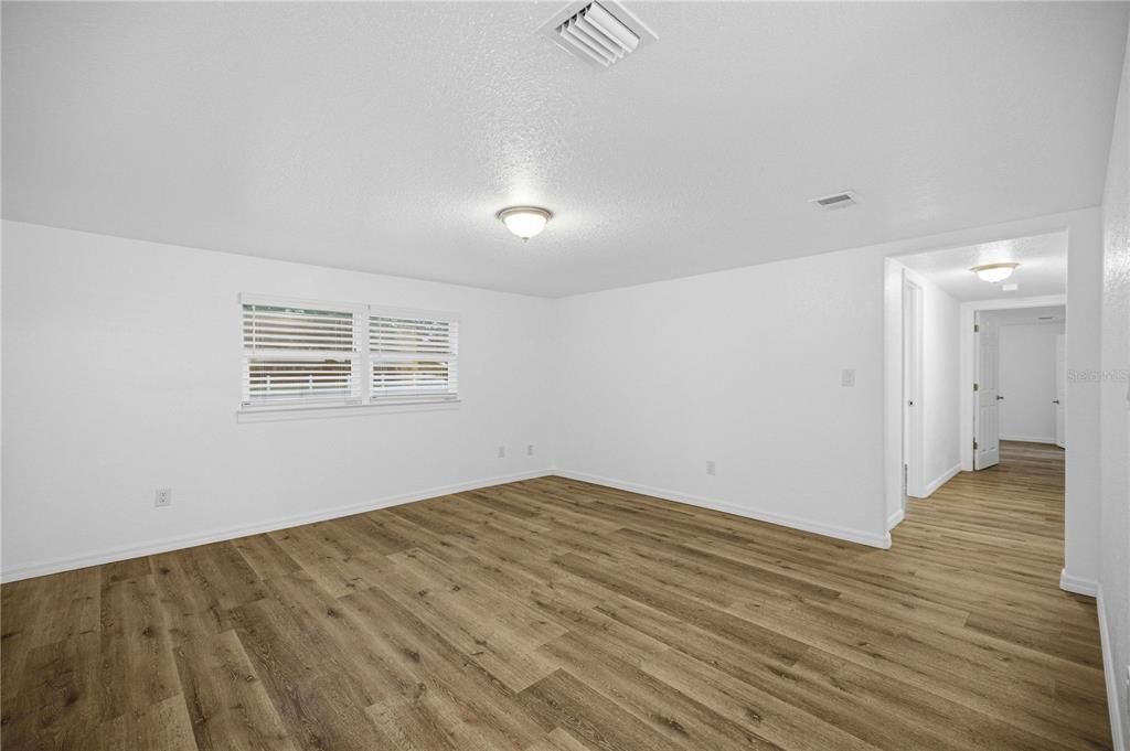 En Venta: $249,900 (3 camas, 2 baños, 1300 Pies cuadrados)